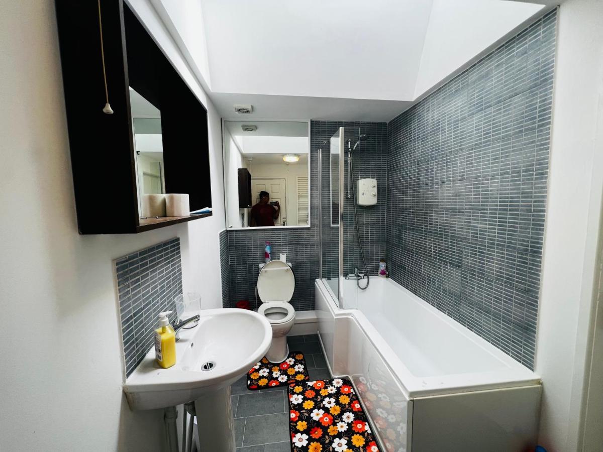 Liberty Inn Room With Sharing Toilet And Kitchen 利物浦 外观 照片