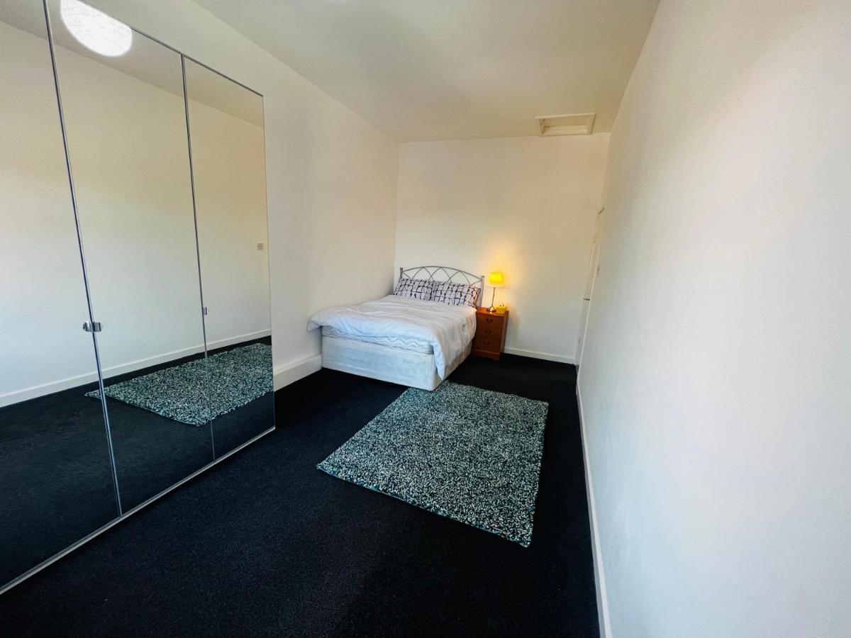 Liberty Inn Room With Sharing Toilet And Kitchen 利物浦 外观 照片