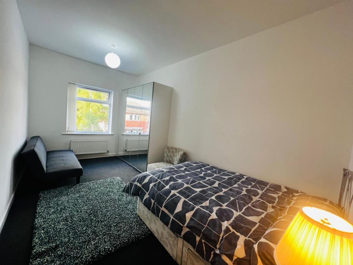 Liberty Inn Room With Sharing Toilet And Kitchen 利物浦 外观 照片