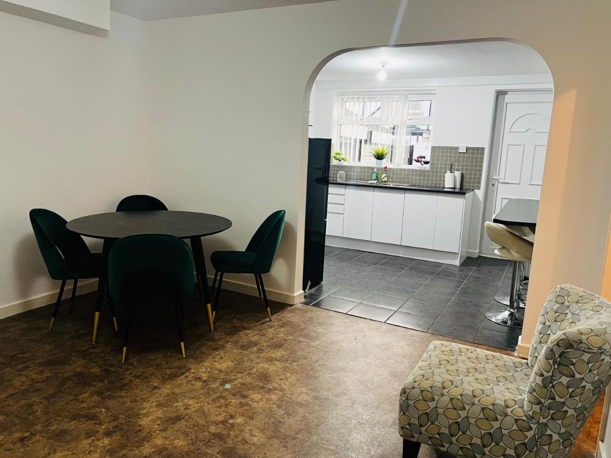Liberty Inn Room With Sharing Toilet And Kitchen 利物浦 外观 照片