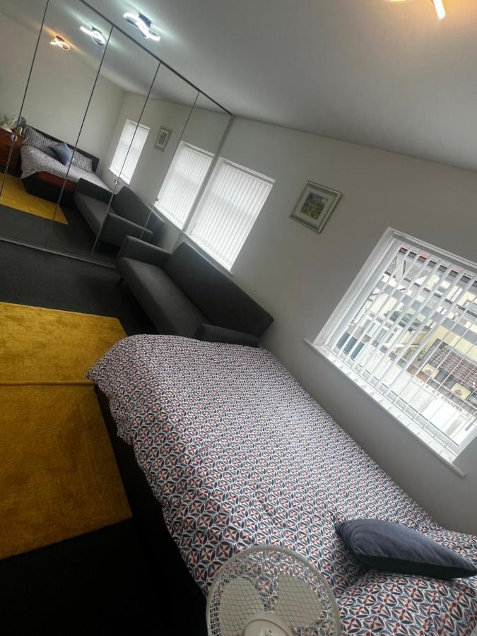 Liberty Inn Room With Sharing Toilet And Kitchen 利物浦 外观 照片