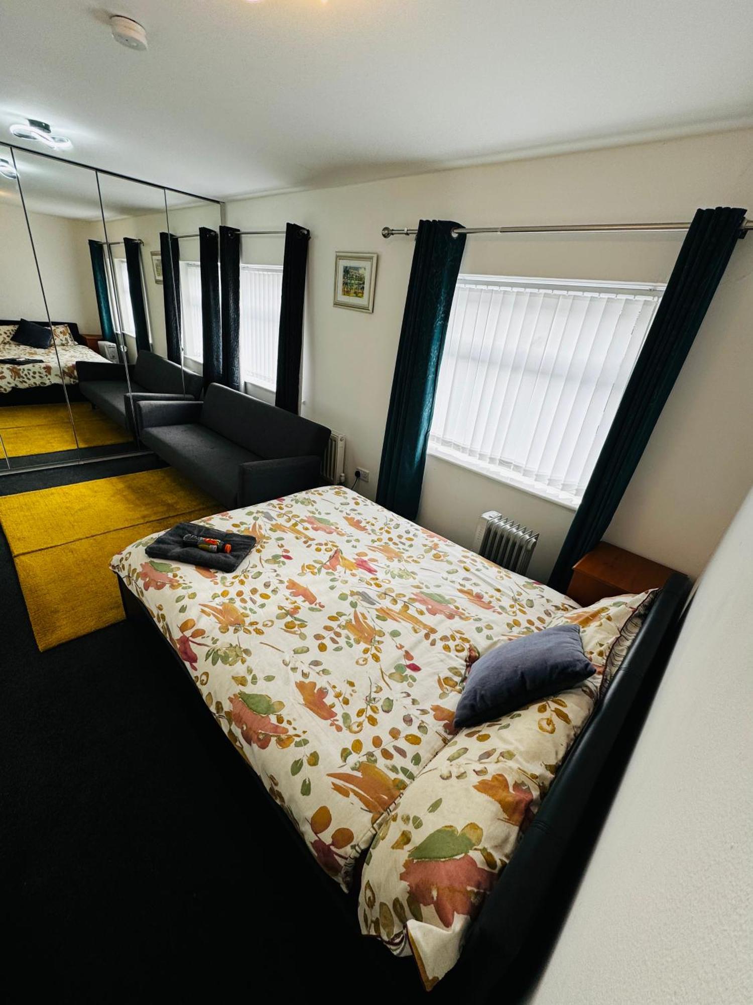Liberty Inn Room With Sharing Toilet And Kitchen 利物浦 外观 照片